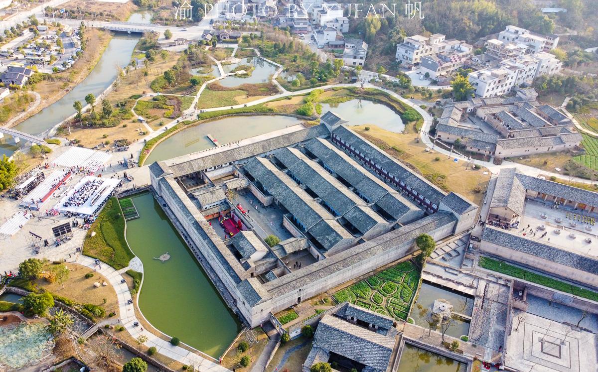 走进世界围屋之都感受全球最璀璨的民居建筑影响不逊福建土楼