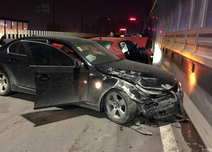 宝马撞完高尔夫又撞玛莎拉蒂 - 知乎