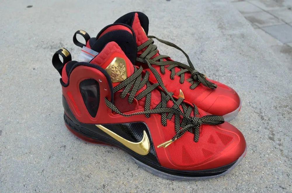 先来说说这个配色,"ring ceremony"是为了庆祝老詹首冠而推出的