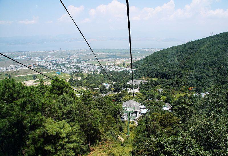 蒼山景區距離大理古城很近,可以走過去,大概30分鐘,也可以在古城騎馬