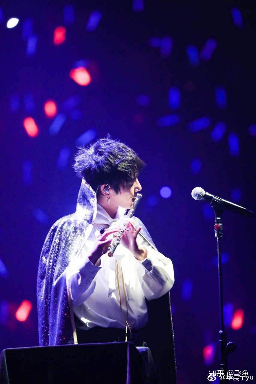 有哪些好看的华晨宇照片?