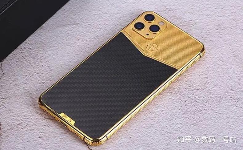 版的机身设计和以往有所不同,由750块金块打造,同样采用的是24k纯金