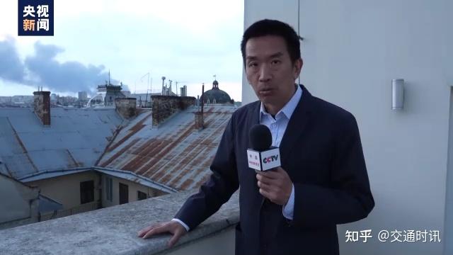 中央广播电视总台记者杨春第一时间在现场发回了报道