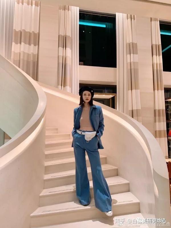 15克拉钻戒随手戴千万名表堆成山她比欧阳娜娜还让人羡慕