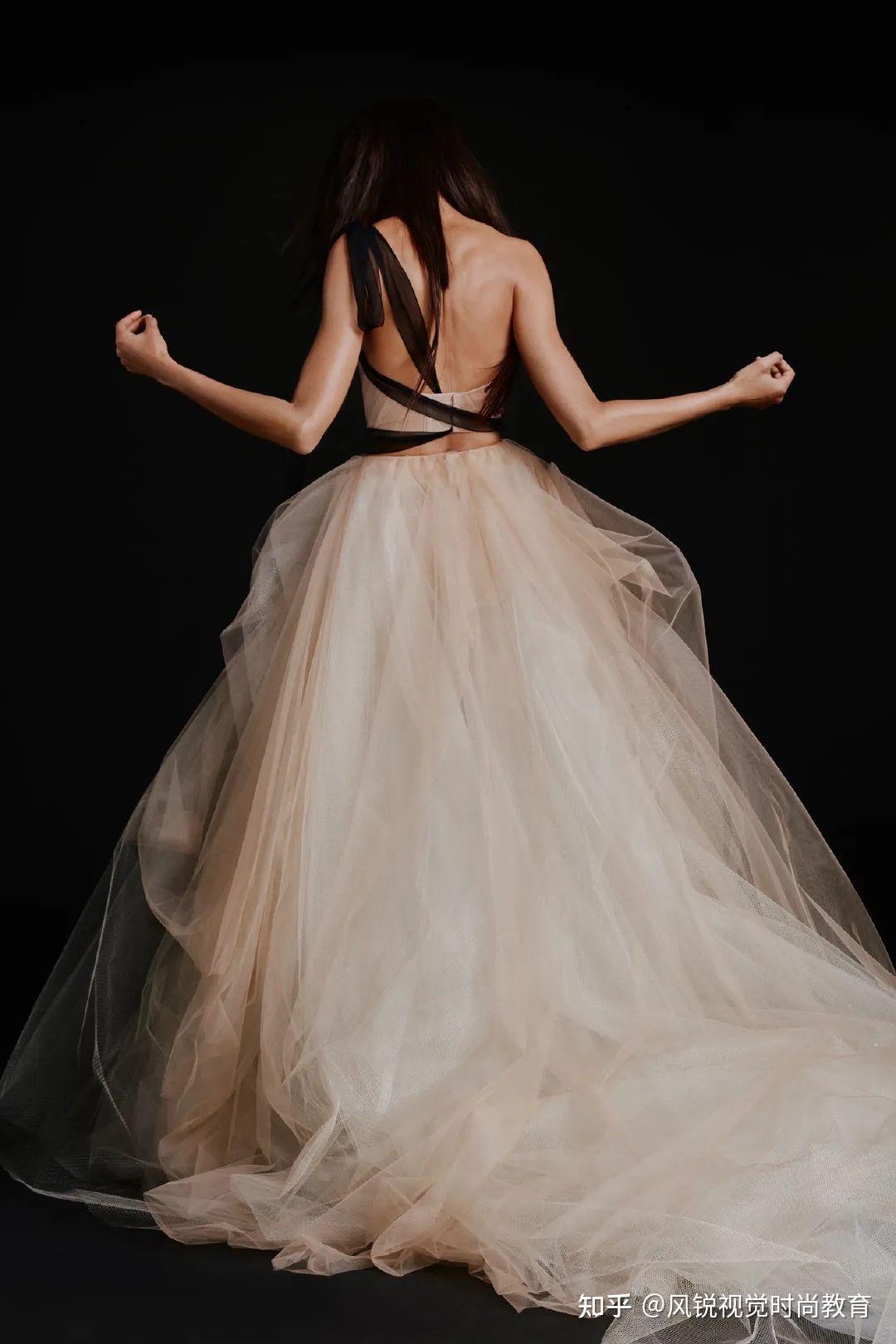 72岁的脸27岁的身材这样的婚纱女王verawang王薇薇