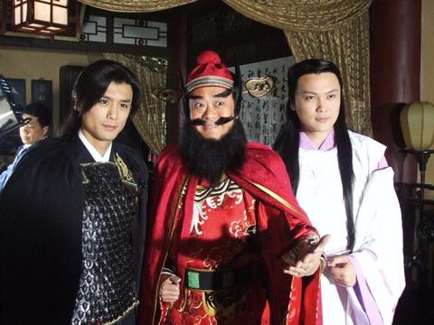最近在重温【天师钟馗】,片尾曲周定纬【回音】很好听.