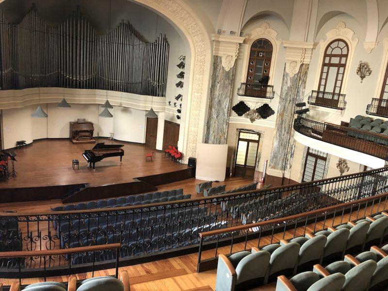 各位前辈 请问一下音乐专业声表学生是国内考