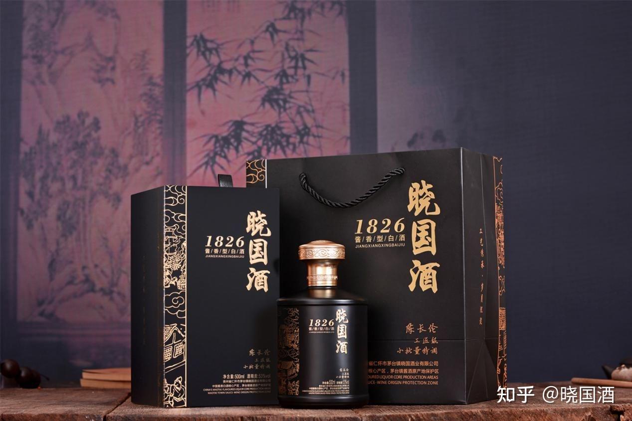 趁着假期,我专门去了一趟茅台镇,朋友接待我,给我一瓶晓国酒,说是最近