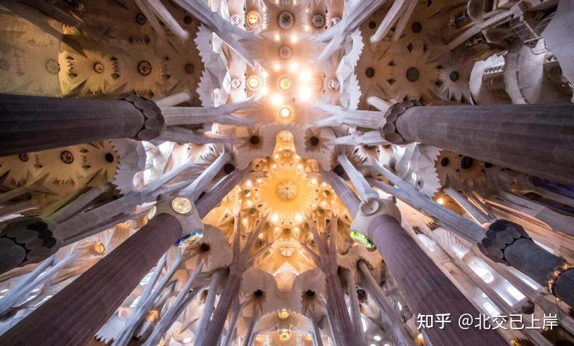 安东尼·高迪:西班牙建筑界的奇幻大师 - 知乎