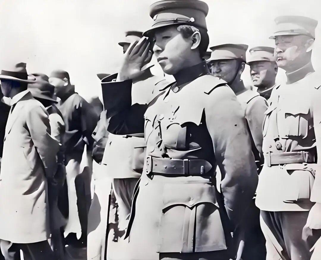 张学良被囚大陆十年为何不逃跑？1938年军官的一个军礼，就是答案 - 知乎