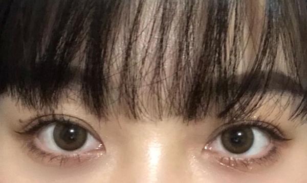 戴美瞳↓戴框架↓戴久了框架眼睛也会导致眼睛变形,变成死鱼眼因为