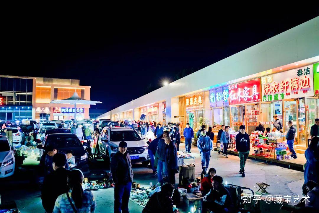 深夜鬼市正喧嚣北京大柳树鬼市探微古有文玩旧货今有奔驰汽车