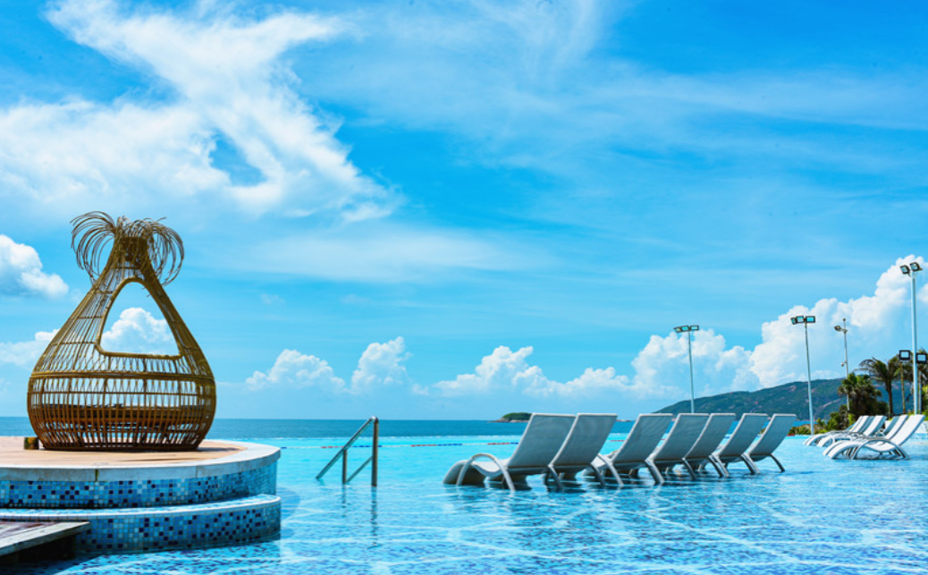 无边际泳池海天一色海景房赏日出日落还有网红云端玻璃栈道等你来打卡