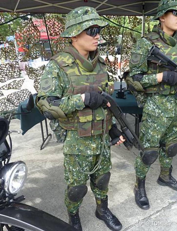 沙漠迷彩?城镇迷彩空特换发新式迷彩服.