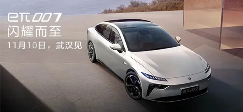 外观方面,新车采用了非常运动的轿跑车设计风格.