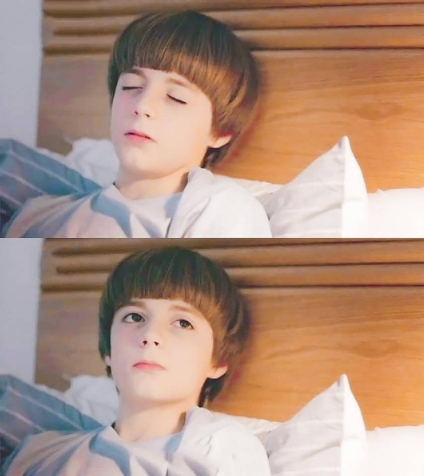 来自《废柴舅舅》 全名elliot speller gillott 小时候演技就非常的