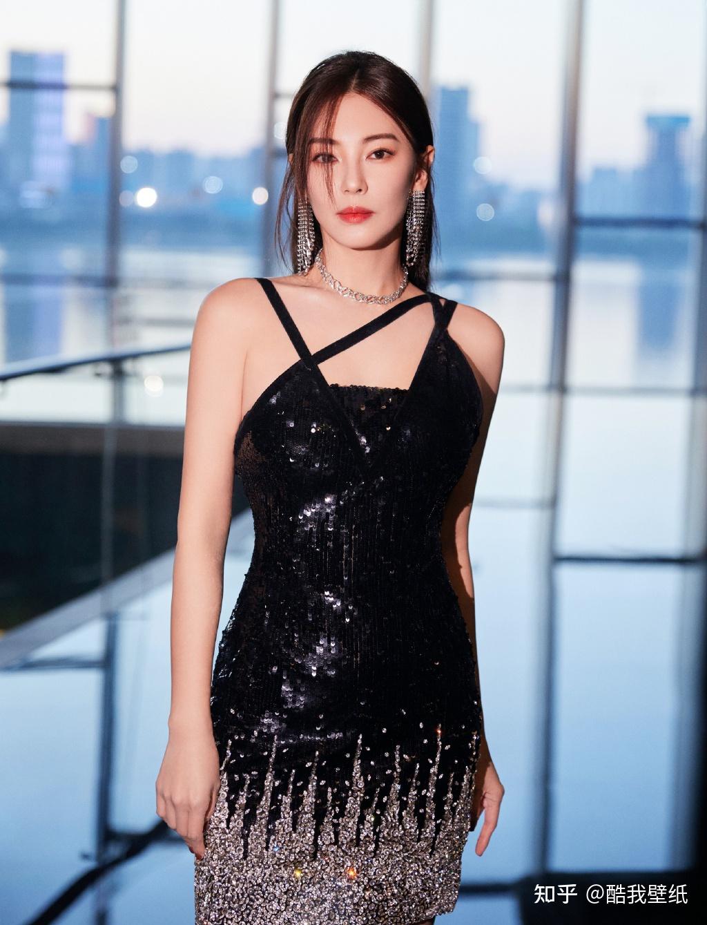 回归舞台的张雨绮唱跳solo独一无二黑衣造型动感十足