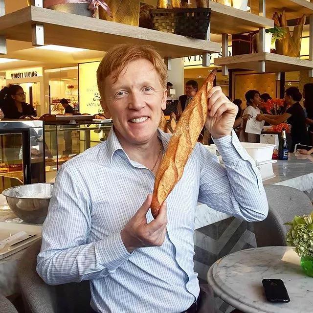 不不不要说eric kayser的成功一定来自他本人的努力在不一样的时间