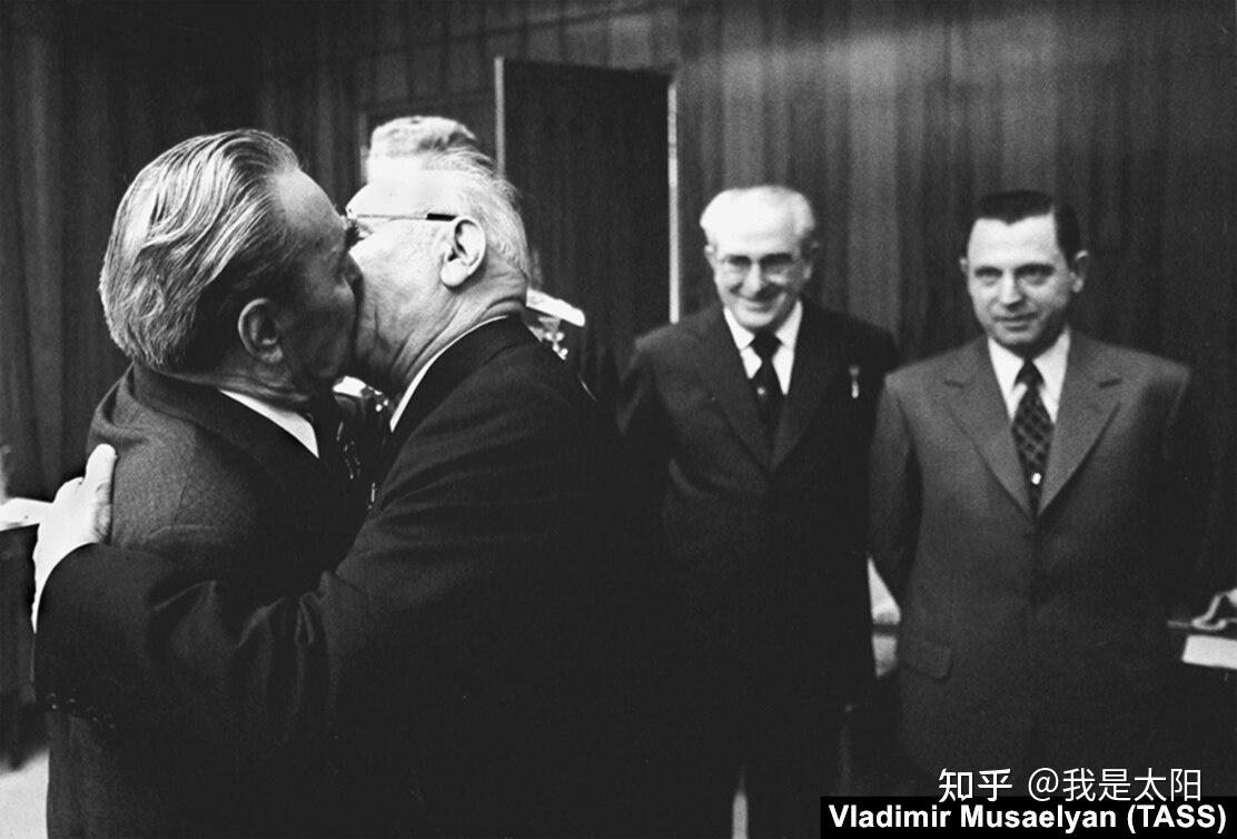 消失的社会主义兄弟之吻 - 知乎