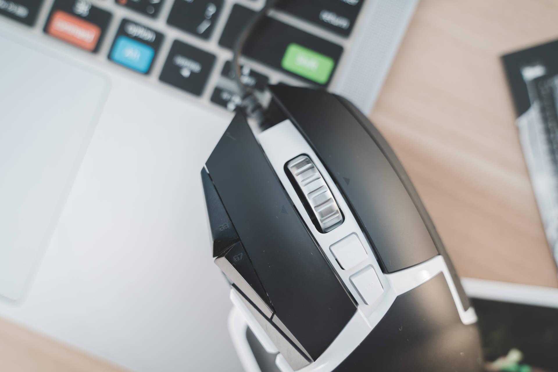 罗技鼠标值得入手吗罗技g502se鼠标全新传感器提升追踪速度